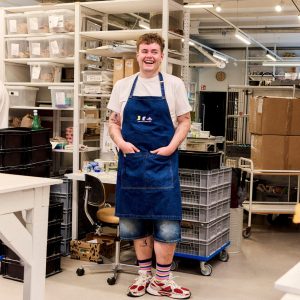 L.E Amaia - Mid Wash Blue Denim Apron Studio Arhoj & Yak
